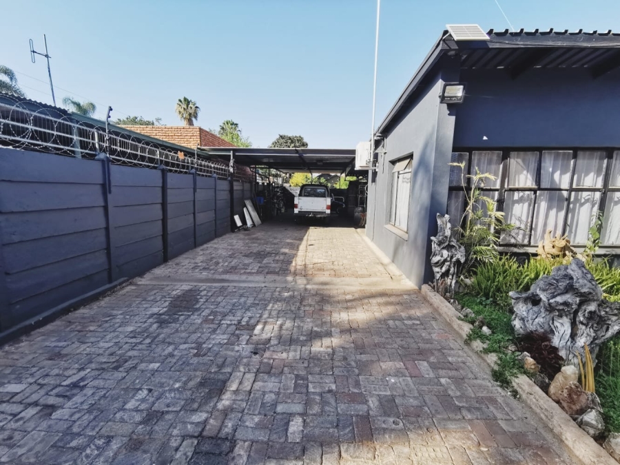 4 Bedroom Property for Sale in Fauna Park Limpopo