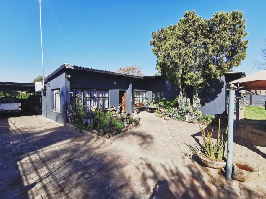 4 Bedroom Property for Sale in Fauna Park Limpopo