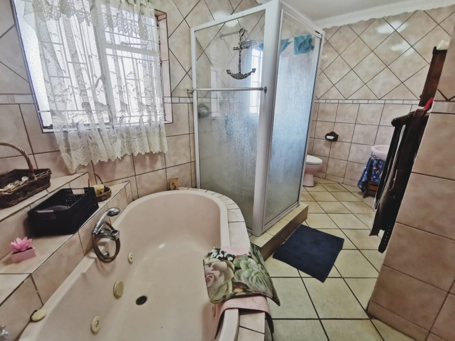 4 Bedroom Property for Sale in Fauna Park Limpopo