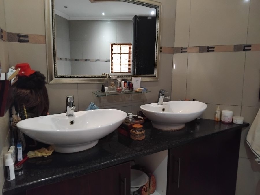 4 Bedroom Property for Sale in Myngenoegen A H Limpopo