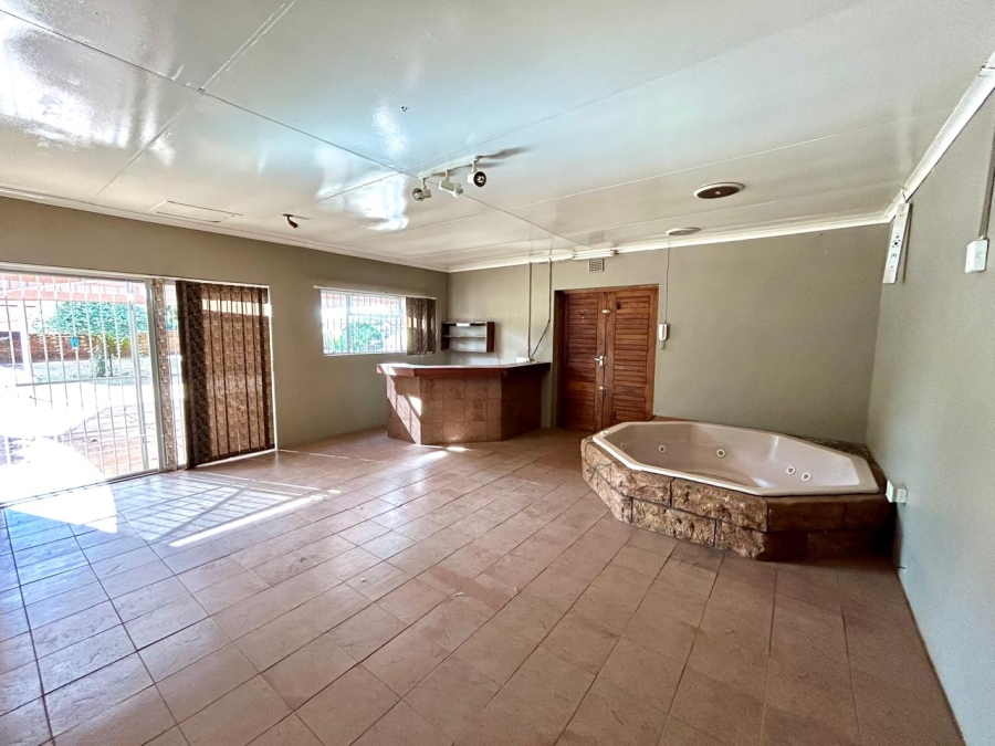 5 Bedroom Property for Sale in Impala Park Limpopo