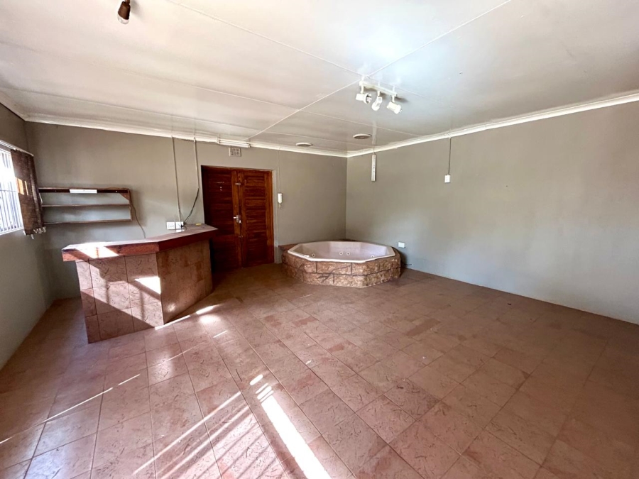 5 Bedroom Property for Sale in Impala Park Limpopo