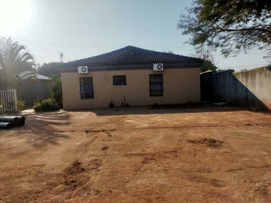 15 Bedroom Property for Sale in Shayandima Limpopo