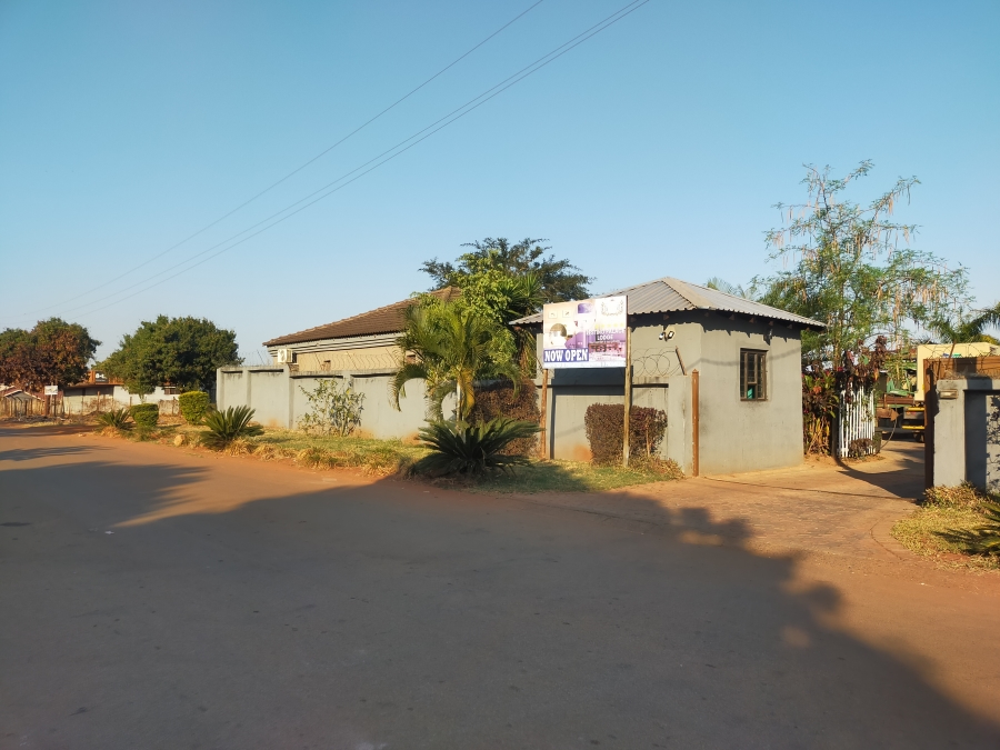 15 Bedroom Property for Sale in Shayandima Limpopo