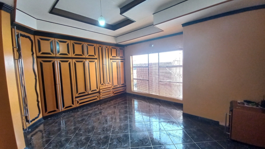 4 Bedroom Property for Sale in Flora Park Limpopo