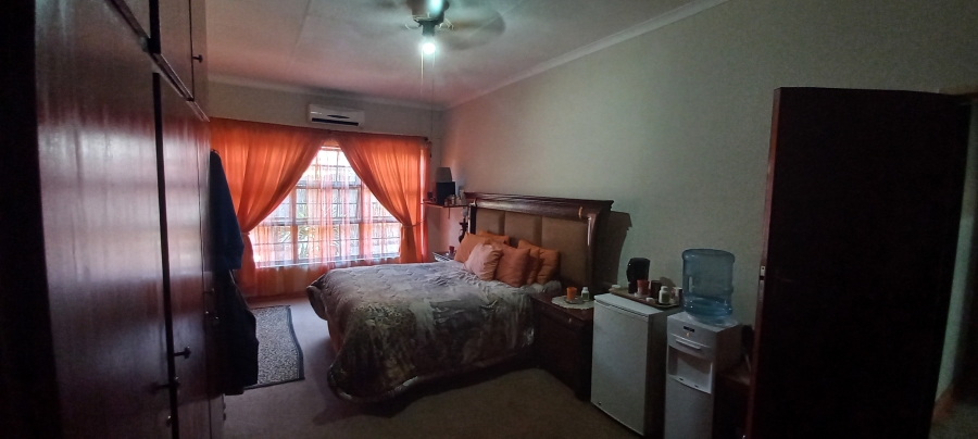 4 Bedroom Property for Sale in Fauna Park Limpopo