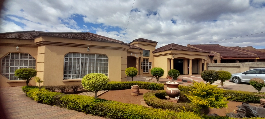 6 Bedroom Property for Sale in Chroompark Limpopo