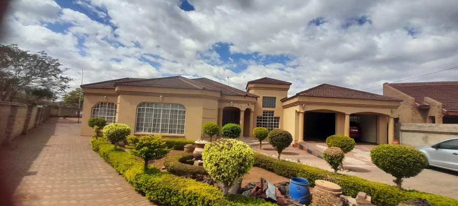 6 Bedroom Property for Sale in Chroompark Limpopo