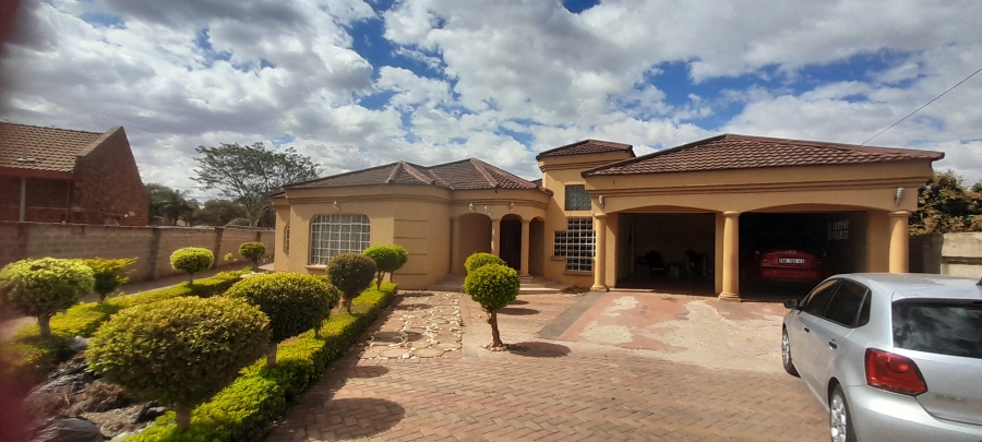 6 Bedroom Property for Sale in Chroompark Limpopo