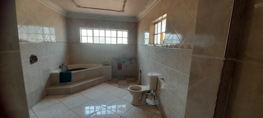 6 Bedroom Property for Sale in Chroompark Limpopo