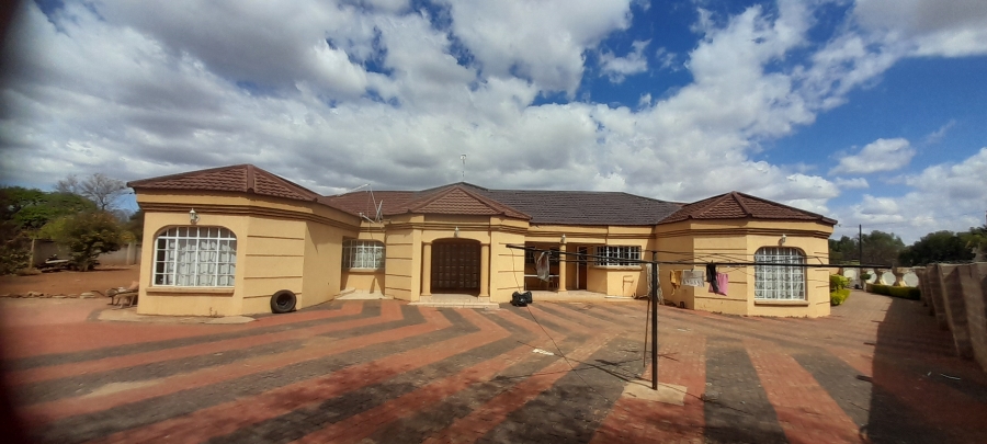 6 Bedroom Property for Sale in Chroompark Limpopo