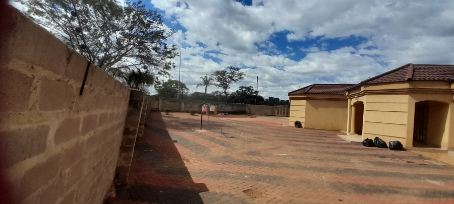 6 Bedroom Property for Sale in Chroompark Limpopo