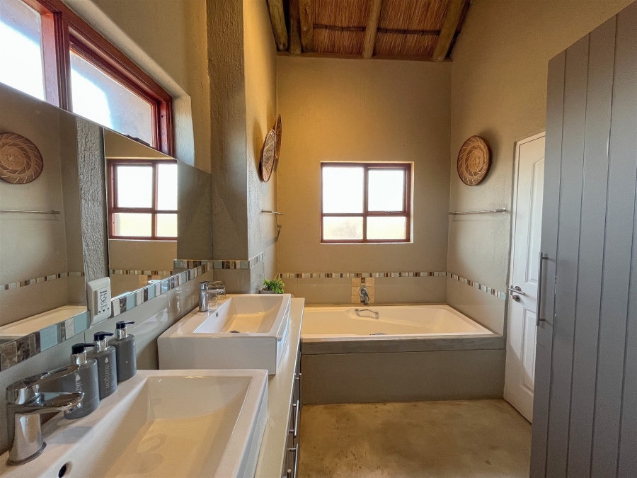 6 Bedroom Property for Sale in Hoedspruit Wildlife Estate Limpopo