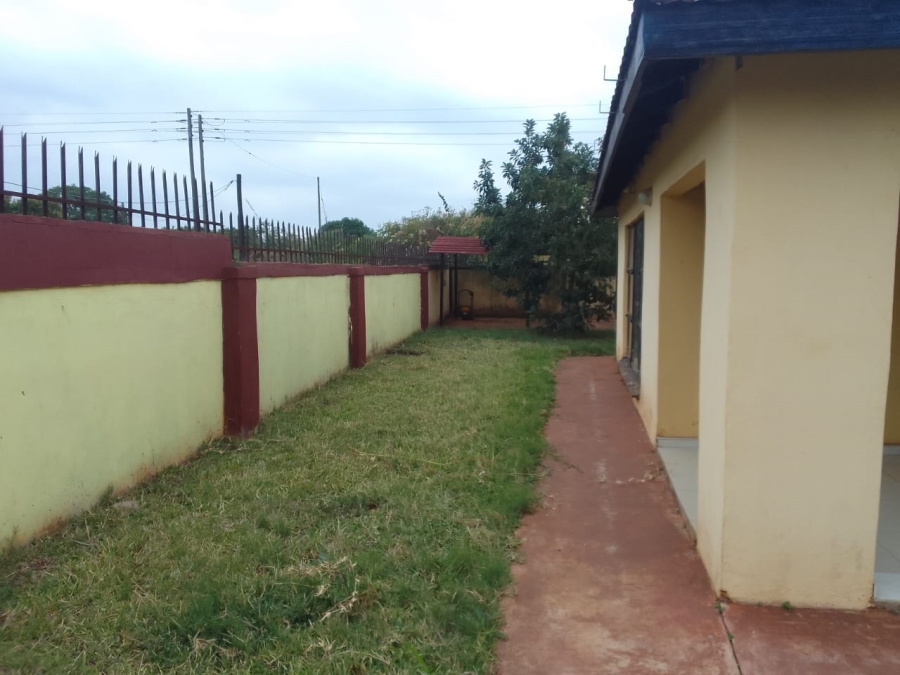 4 Bedroom Property for Sale in Tshikweta Limpopo