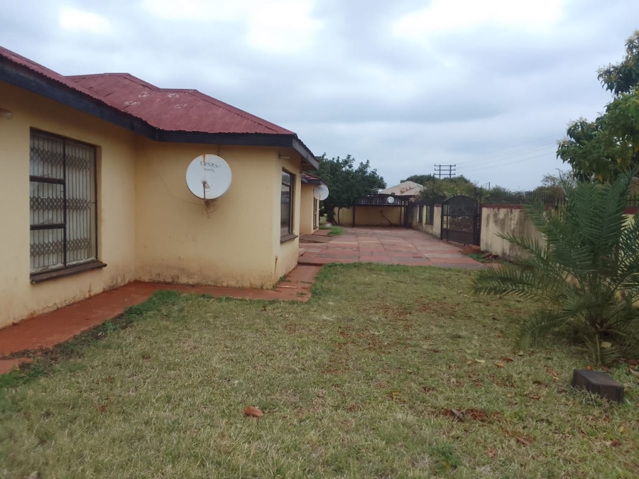 4 Bedroom Property for Sale in Tshikweta Limpopo