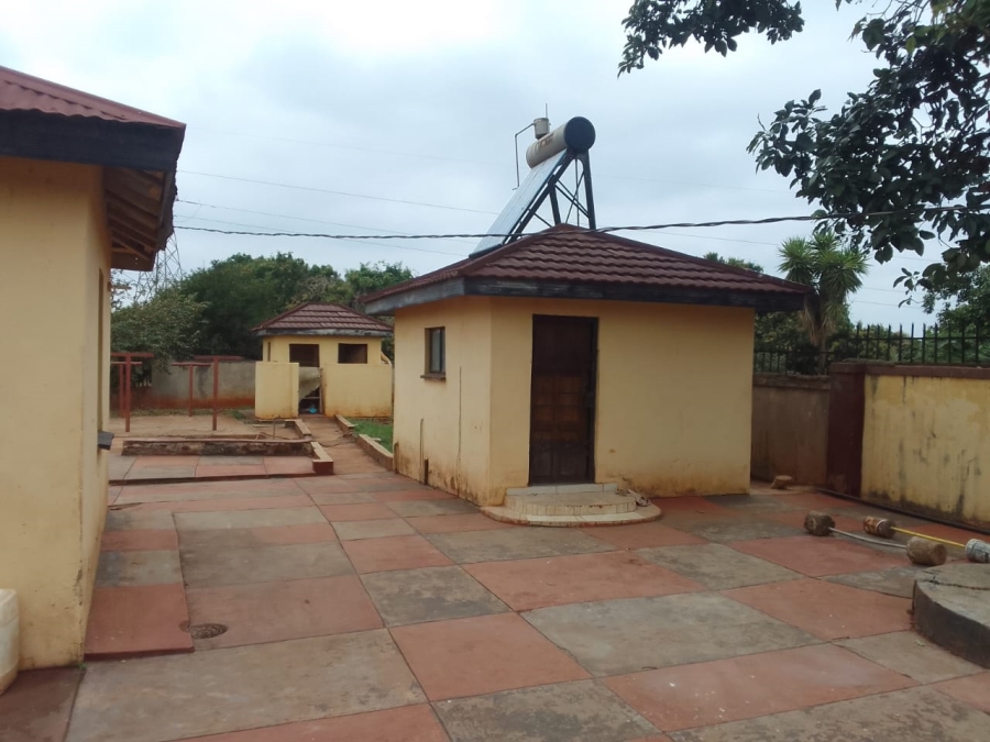 4 Bedroom Property for Sale in Tshikweta Limpopo