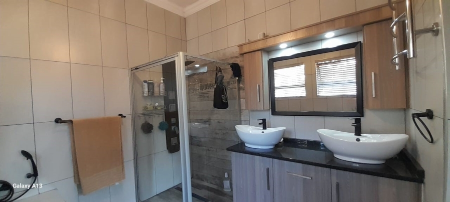 4 Bedroom Property for Sale in Silwerkruin Limpopo