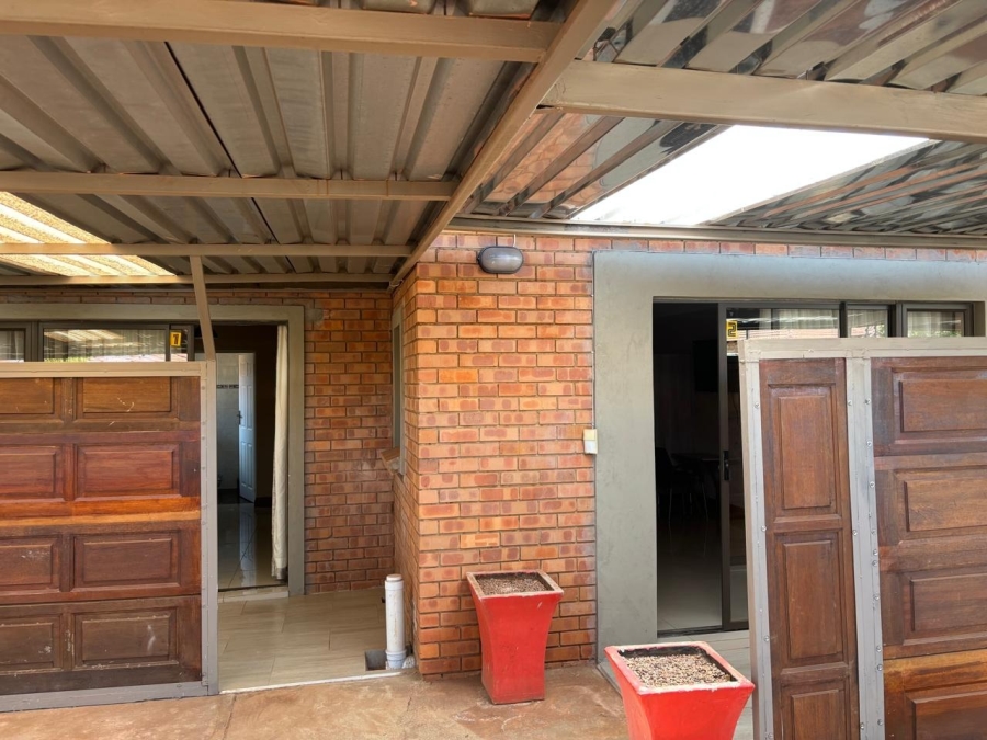 To Let 5 Bedroom Property for Rent in Chroompark Limpopo