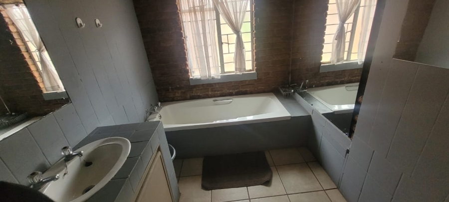 4 Bedroom Property for Sale in Chroompark Limpopo