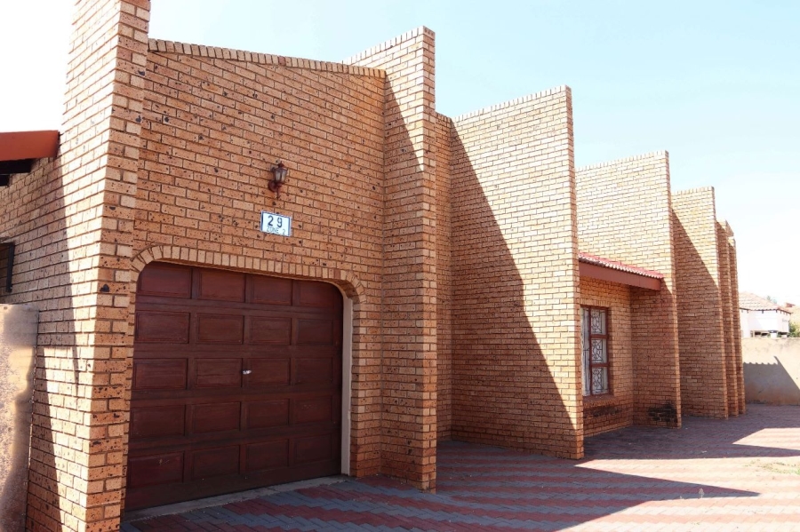 4 Bedroom Property for Sale in Mahwelereng Limpopo