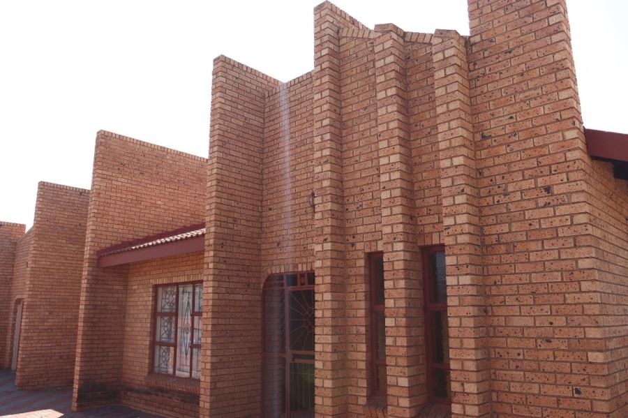 4 Bedroom Property for Sale in Mahwelereng Limpopo