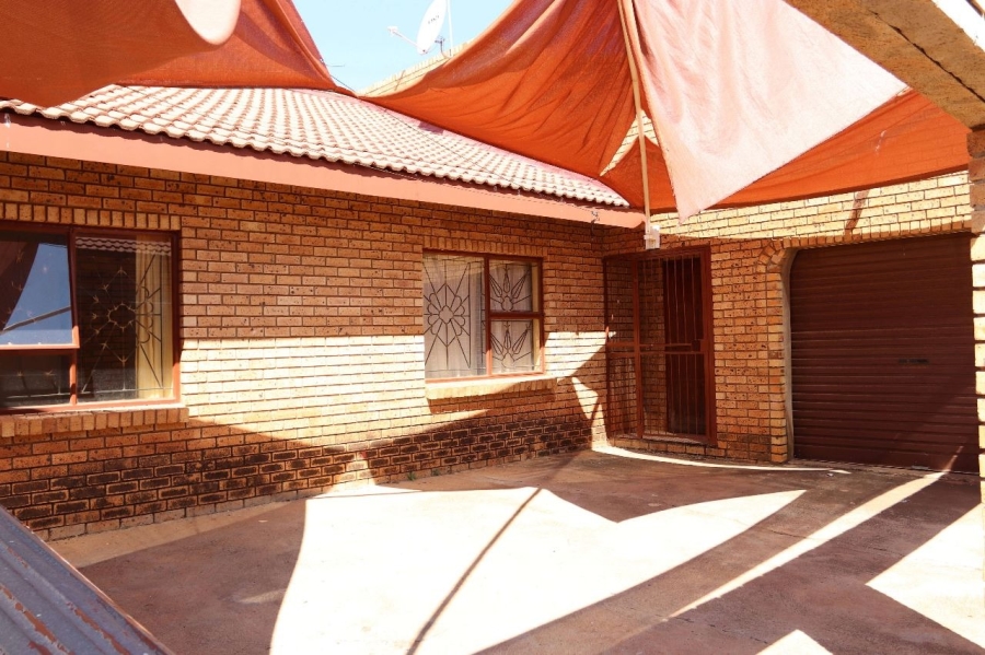 4 Bedroom Property for Sale in Mahwelereng Limpopo