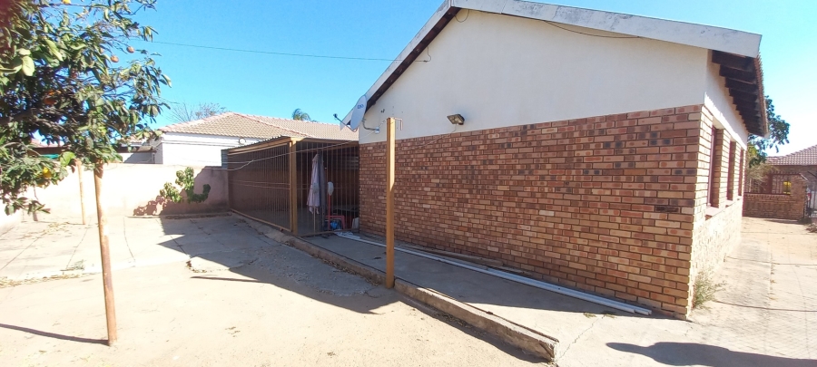 3 Bedroom Property for Sale in Madiba Park Limpopo