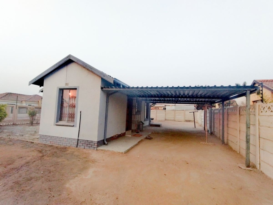 3 Bedroom Property for Sale in Madiba Park Limpopo