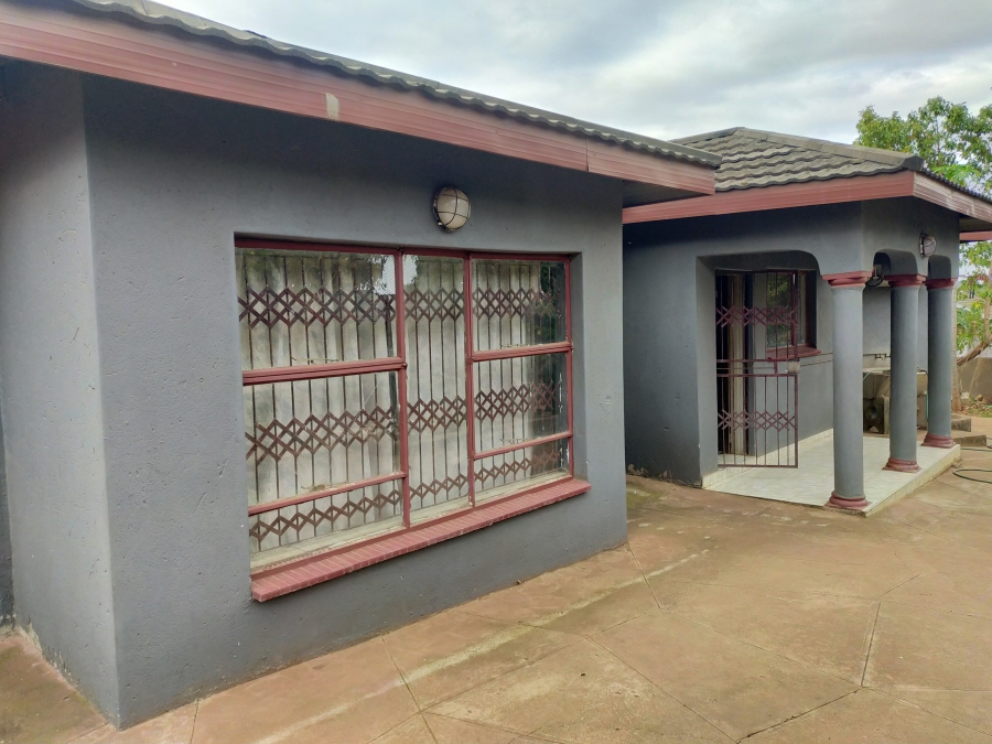 5 Bedroom Property for Sale in Muledane Limpopo