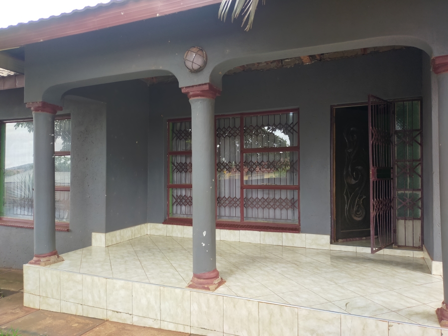 5 Bedroom Property for Sale in Muledane Limpopo