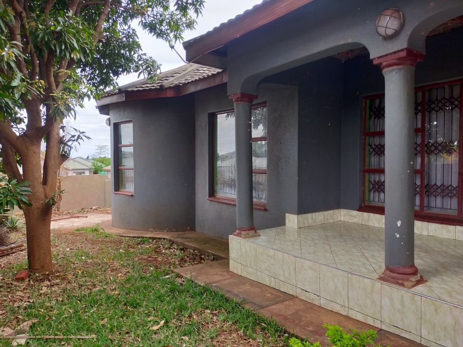 5 Bedroom Property for Sale in Muledane Limpopo