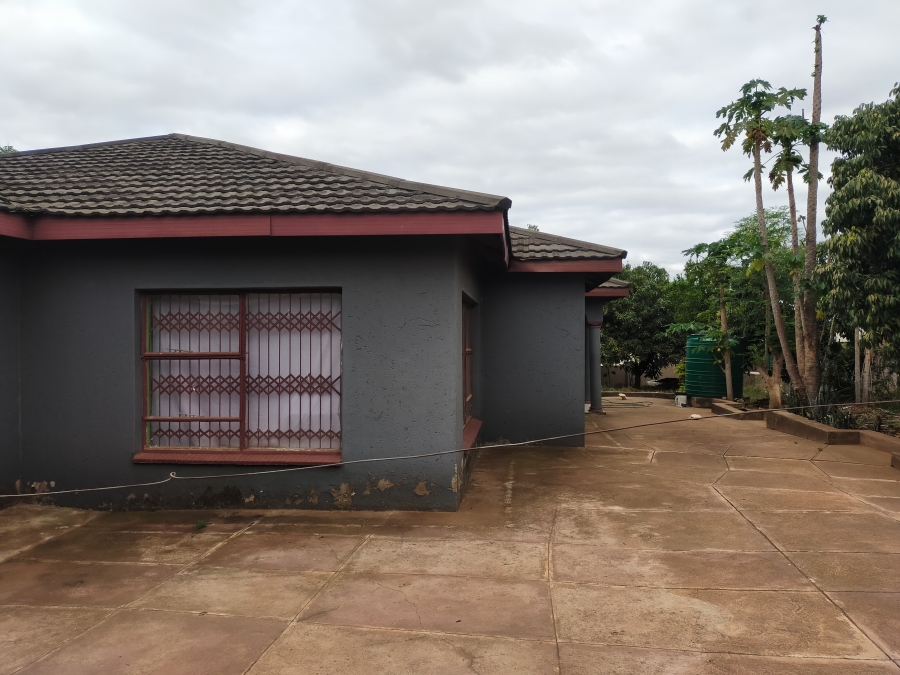 5 Bedroom Property for Sale in Muledane Limpopo