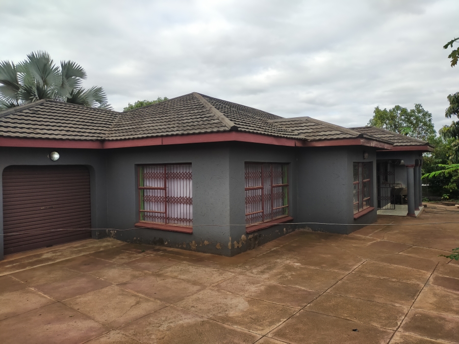 5 Bedroom Property for Sale in Muledane Limpopo