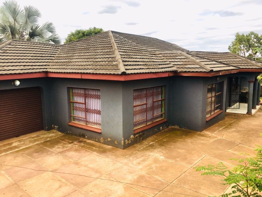 5 Bedroom Property for Sale in Muledane Limpopo