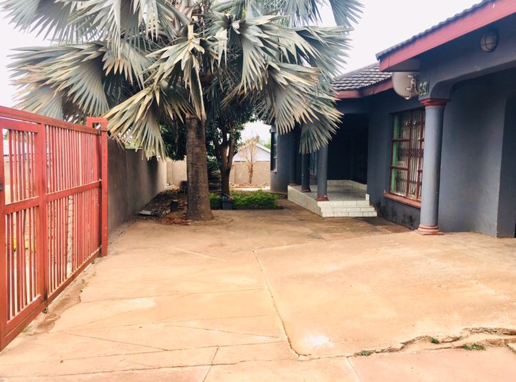 5 Bedroom Property for Sale in Muledane Limpopo