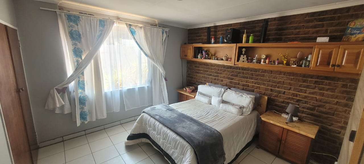 5 Bedroom Property for Sale in Trim Park Limpopo