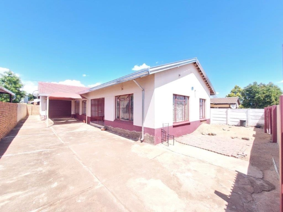 4 Bedroom Property for Sale in Lebowakgomo Zone B Limpopo