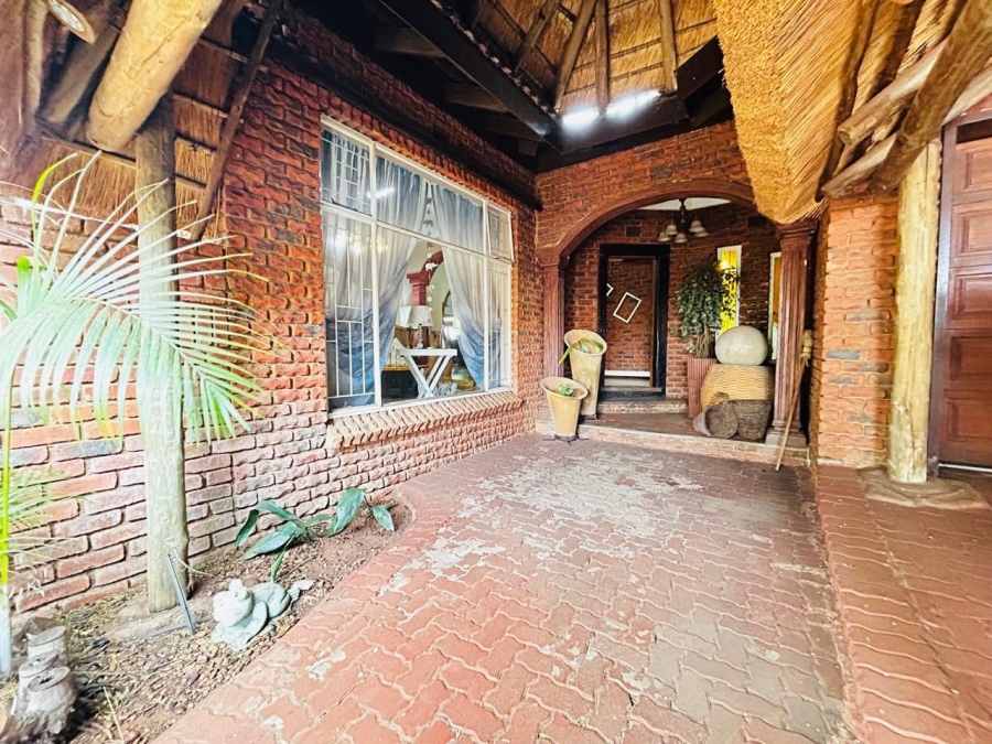 5 Bedroom Property for Sale in Chroompark Limpopo