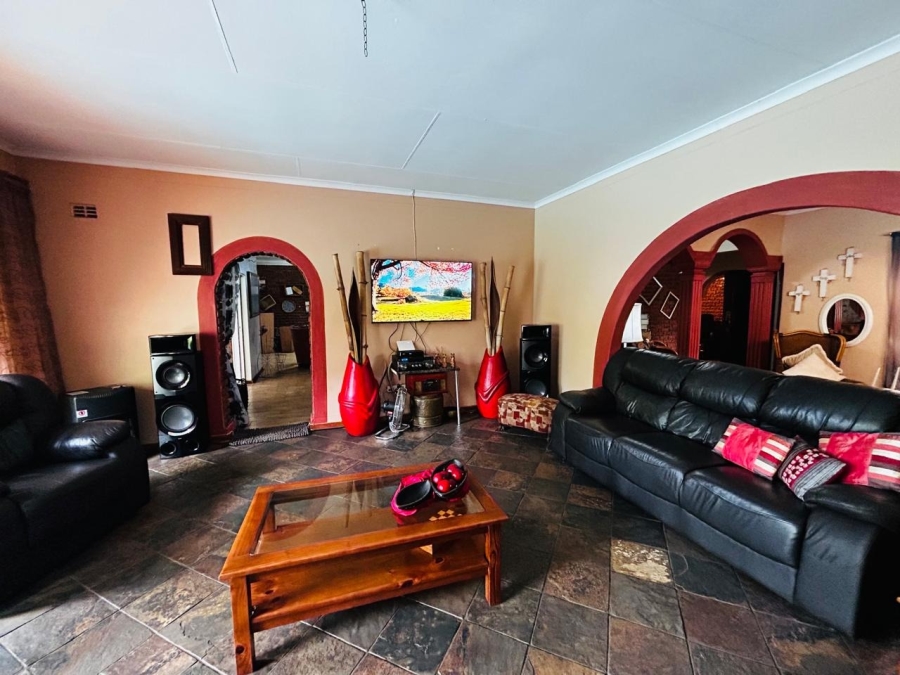 5 Bedroom Property for Sale in Chroompark Limpopo