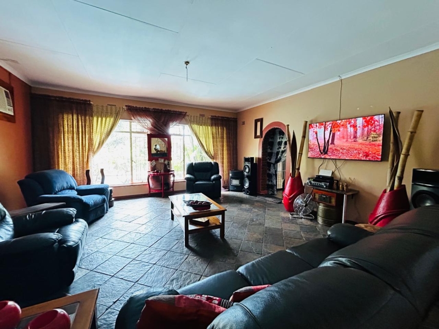 5 Bedroom Property for Sale in Chroompark Limpopo