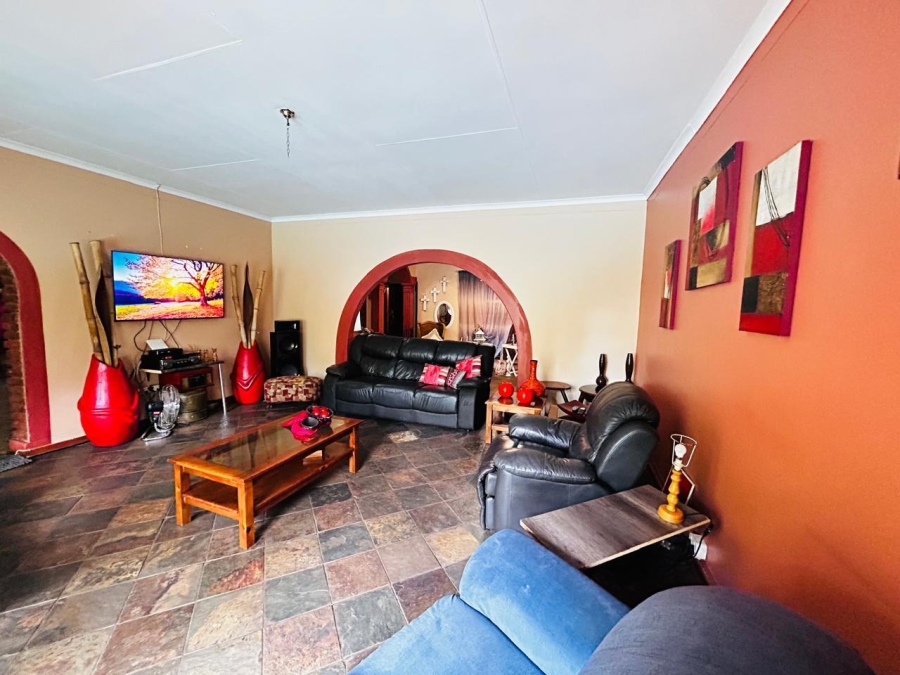 5 Bedroom Property for Sale in Chroompark Limpopo