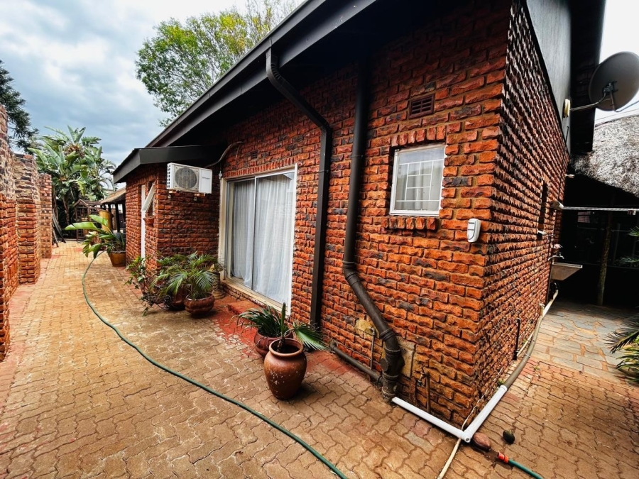 5 Bedroom Property for Sale in Chroompark Limpopo