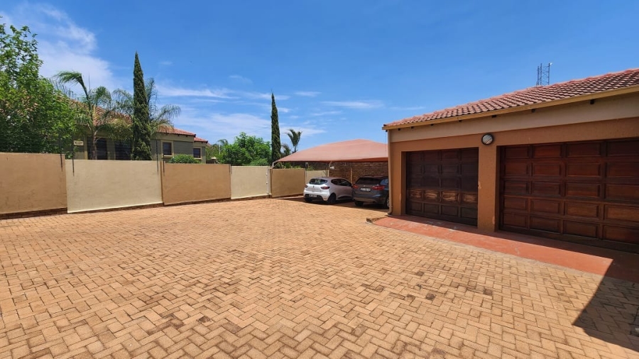 To Let 3 Bedroom Property for Rent in Bendor Limpopo