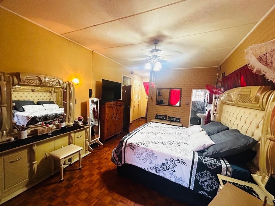 5 Bedroom Property for Sale in Trim Park Limpopo