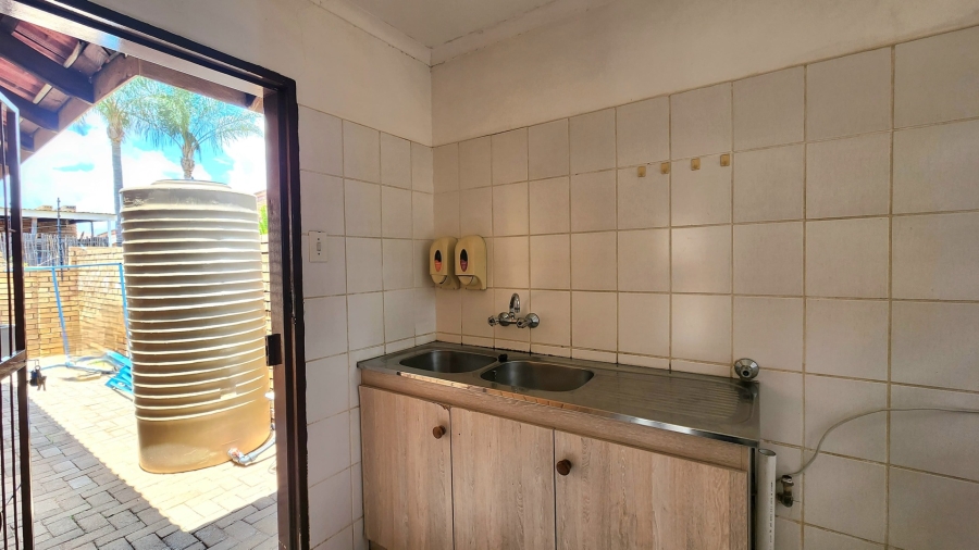 To Let 3 Bedroom Property for Rent in Bendor Limpopo