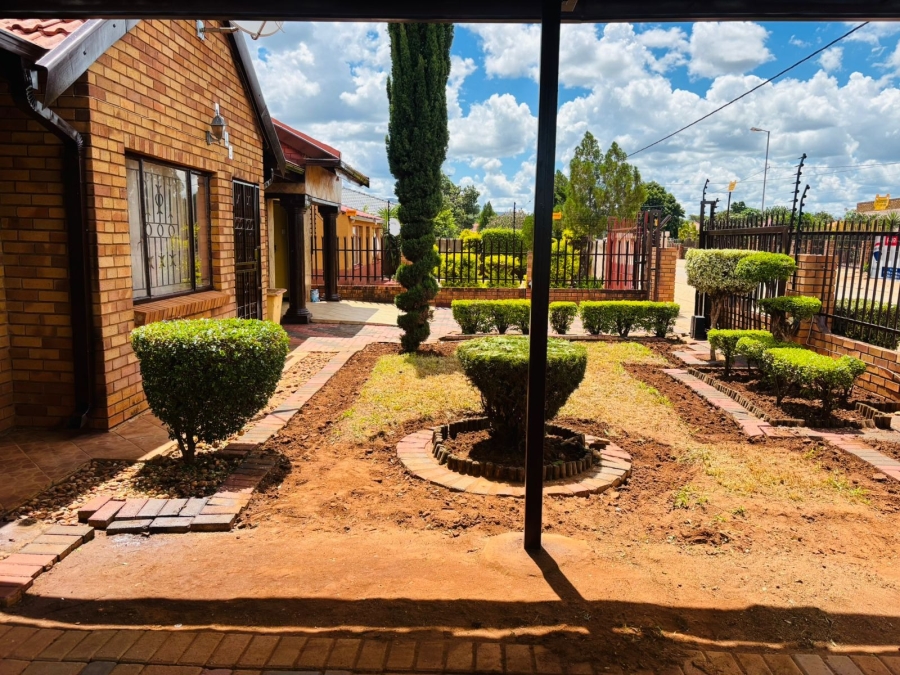 3 Bedroom Property for Sale in Mahwelereng Limpopo