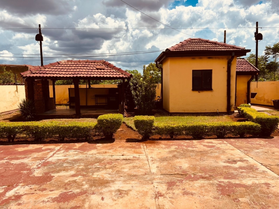 3 Bedroom Property for Sale in Mahwelereng Limpopo