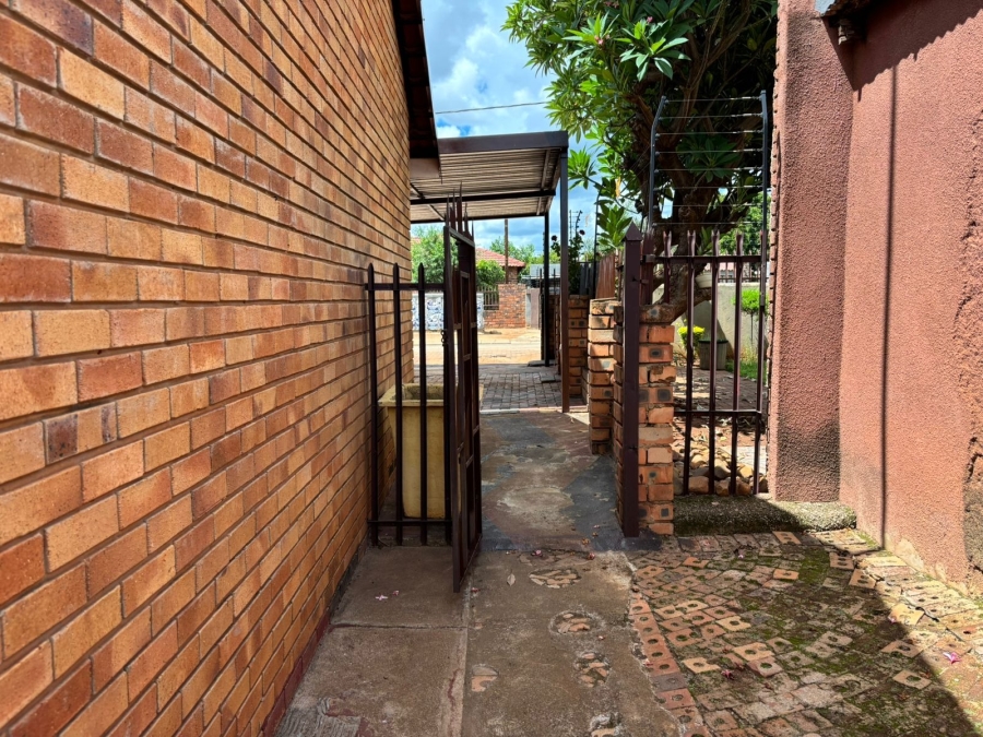 3 Bedroom Property for Sale in Mahwelereng Limpopo