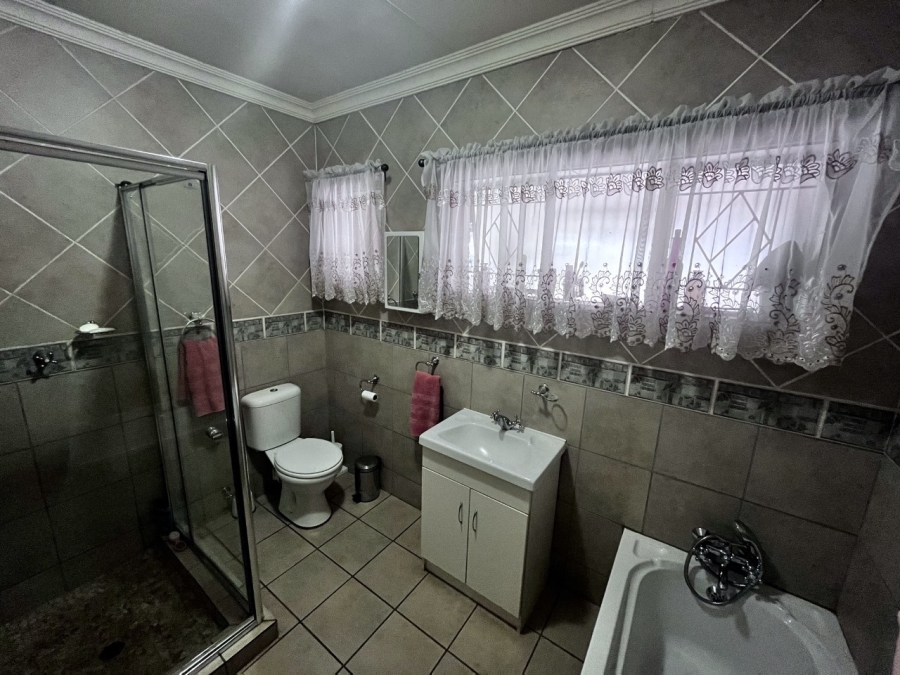 4 Bedroom Property for Sale in Chroompark Limpopo