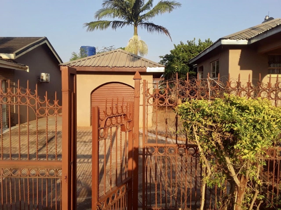 3 Bedroom Property for Sale in Shayandima Limpopo